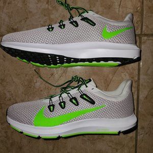 Nike Quest 2 'Platinum Electric Green'